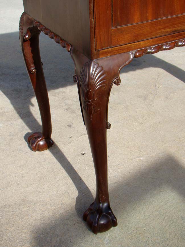 An 18th century Irish mahogany slant-front desk on cabriole legs circa 1750 — image 5